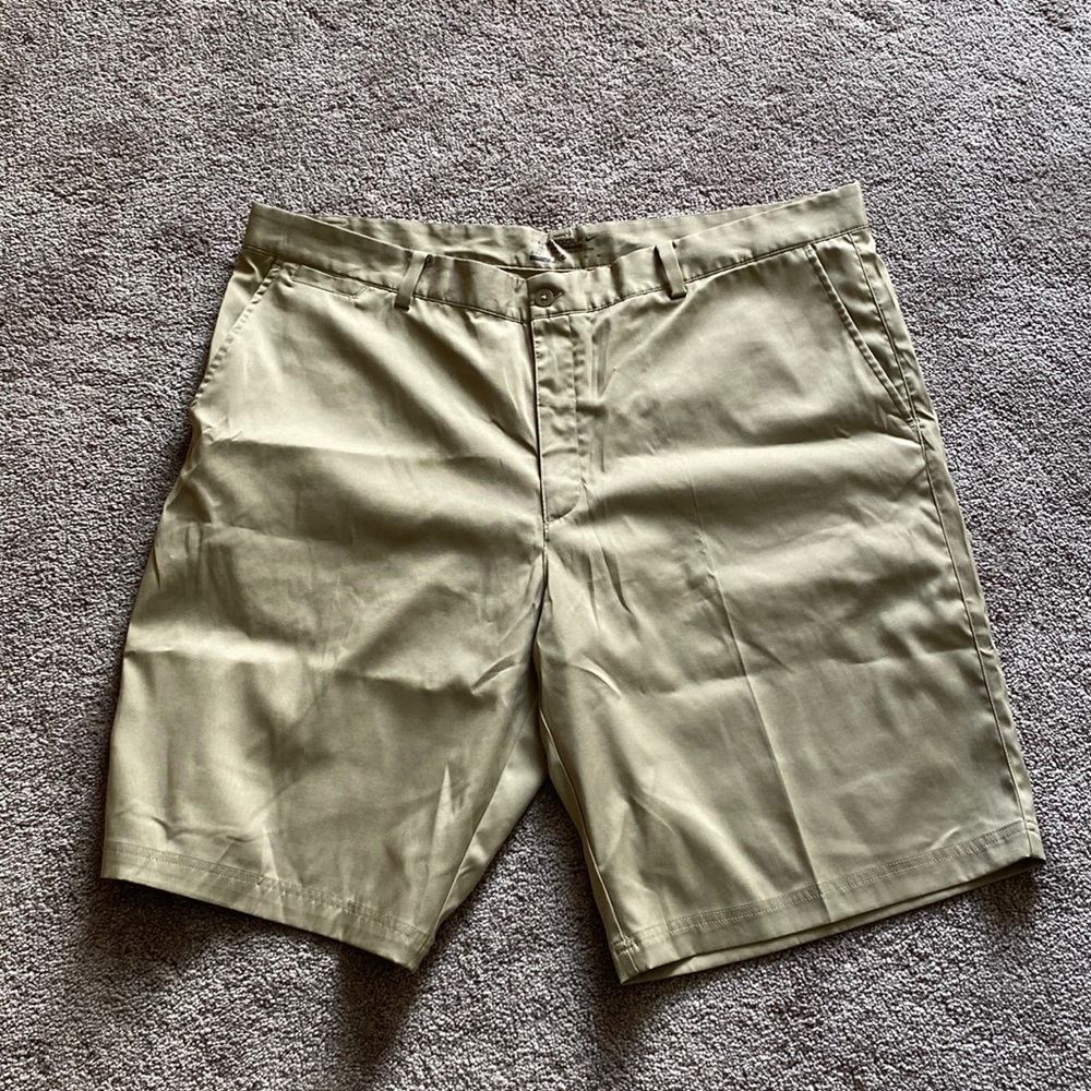 Nike Golf Tour Performance Dri Fit Khaki Shorts SIZE 40 Flat Front Casual Chino